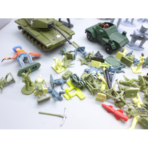 2063 - A collection of toy soldier figures, etc.