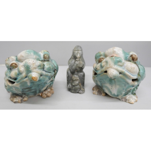 2086 - A collection of oriental vases and pots, includes a pair of turquoise glazed ‘warty’ frogs/toads, Ch... 