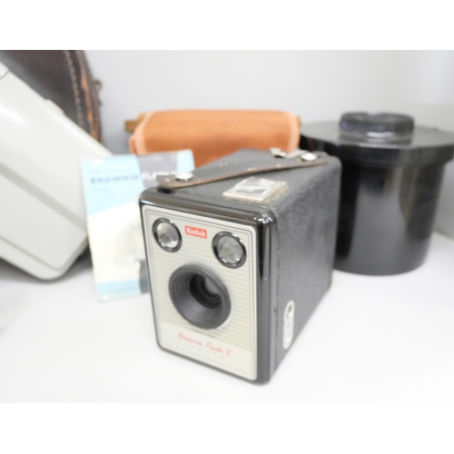 2093 - A collection of photographic items comprising a box Brownie with case, a Minolta cine camera in leat... 