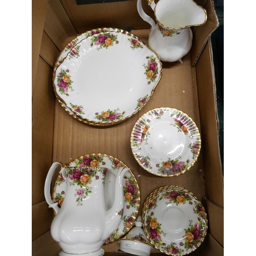 2161 - A suite of bone china Royal Albert Old Country Roses tea and dinnerware, comprising of tea and coffe... 