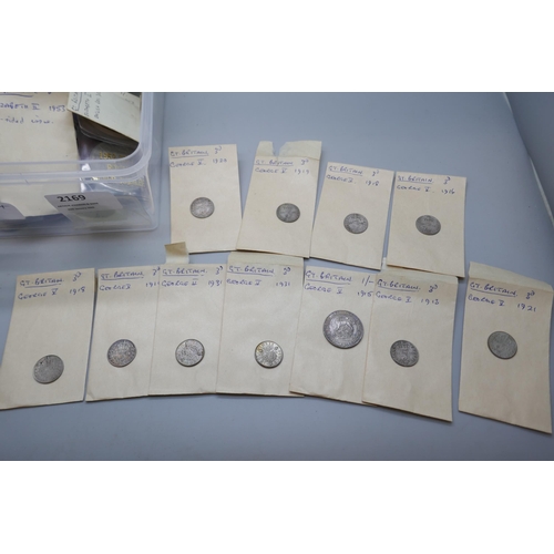 2169 - A colelction of coins, including commemorative crowns