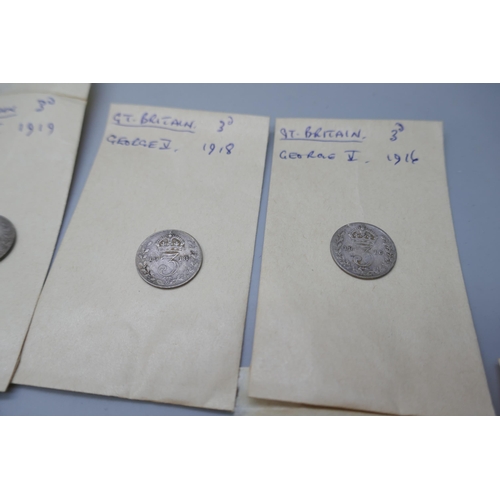 2169 - A colelction of coins, including commemorative crowns