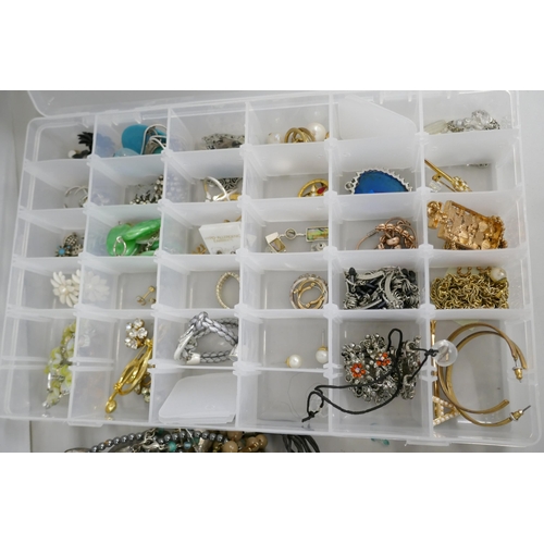 2189 - Costume jewellery, enamel badges, coins, compact and a vintage Chubb lock and  key