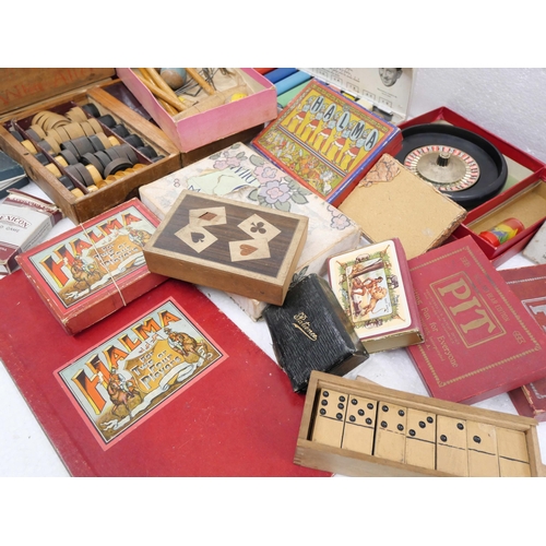 2256 - A collection of vintage games, a boxed The Sooty Super Xylophone and one other **PLEASE NOTE THIS LO... 