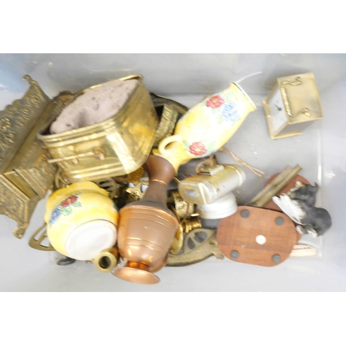 2270 - A box of mixed brass, other metalwares, china and some costume jewellery **PLEASE NOTE THIS LOT IS N... 