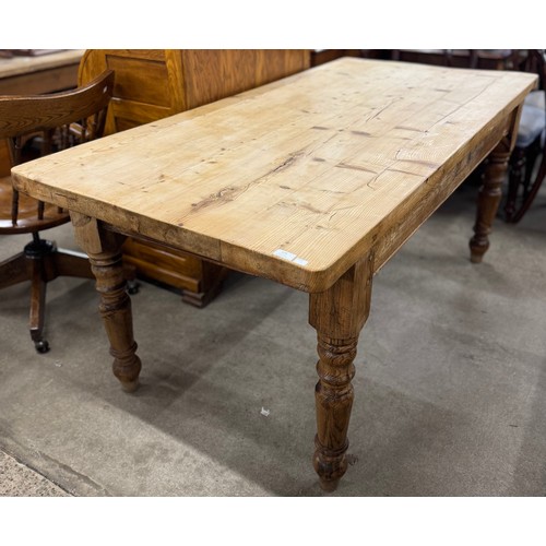 225 - A Victorian style pine farmhouse kitchen table