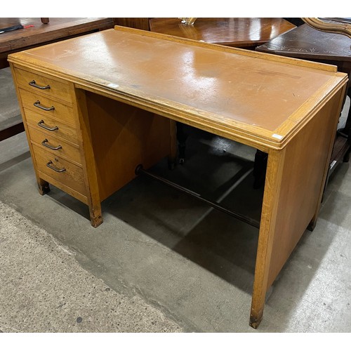 267 - An early 20th Century oak and leather topped desk