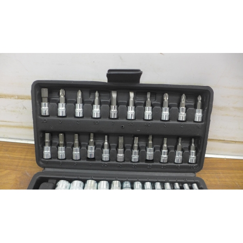 5006 - A 46 piece socket wrench set