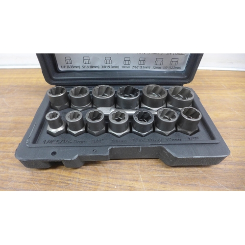 5007 - A 14 piece nut/bolt extraction set