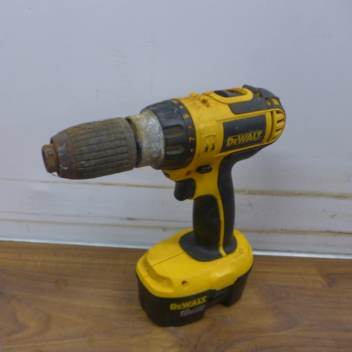 5009 - A quantity of Dewalt power tools including a DW919 flash light, two Dewalt DC725 cordless  drills an... 