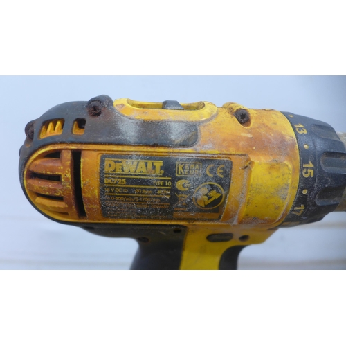 5009 - A quantity of Dewalt power tools including a DW919 flash light, two Dewalt DC725 cordless  drills an... 