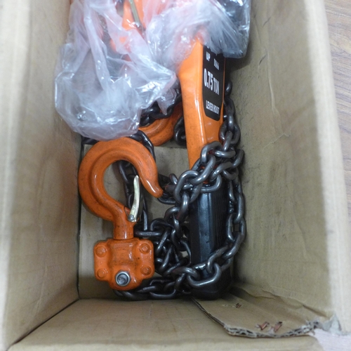 5010 - An unused one ton capacity lever hoist and chain