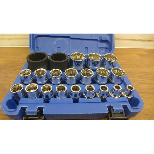 5014 - A cased 21 piece socket set