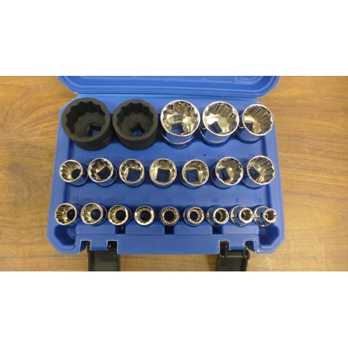 5014 - A cased 21 piece socket set