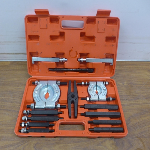 5016 - A heavy duty bearing puller set