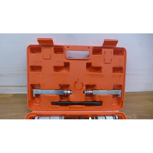 5016 - A heavy duty bearing puller set