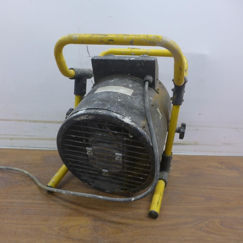 5018 - A Stanley 2KW workshop fan heater