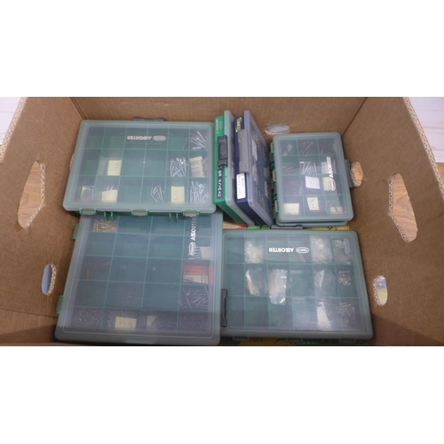 5039 - A large quantity of assorted screws, nails, bolts, washers, etc.