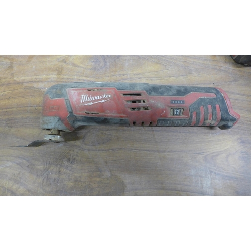 5058 - 2 Milwaukee power tools including a M18 hammer drill and a M12 multi tool