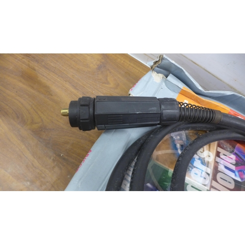 5062 - A quantity of assorted MIG/MAG welding torches including Abicor Binzel and Welders World, etc.