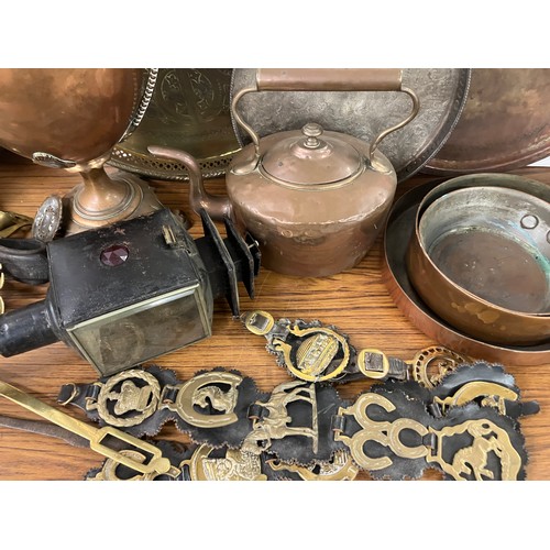 337 - Assorted metalware including brass, copper, carriage lamp, etc.