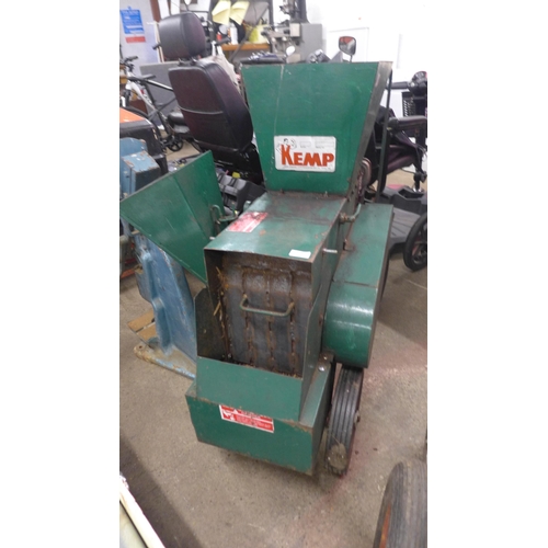 5163 - A Kemp R23H petrol driven chipper/shredder with 4HP Briggs and Stratton engine