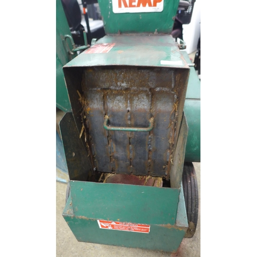 5163 - A Kemp R23H petrol driven chipper/shredder with 4HP Briggs and Stratton engine