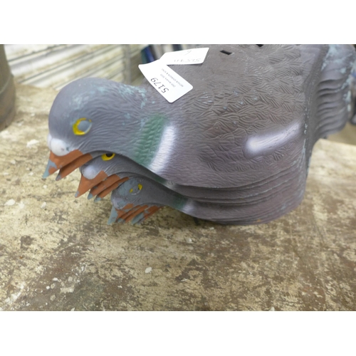 5179 - 10 plastic pigeon decoys