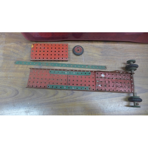 5081 - A quantity of vintage Meccano