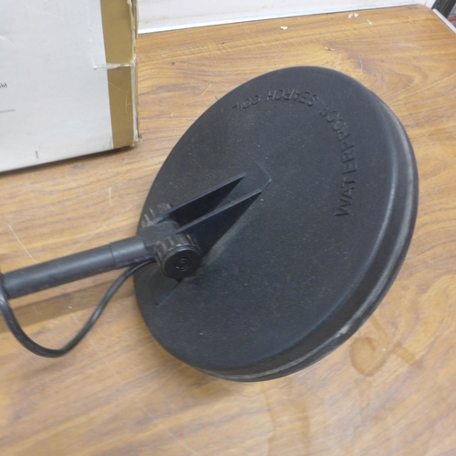 5104 - A Discriminator low frequency metal detector with box