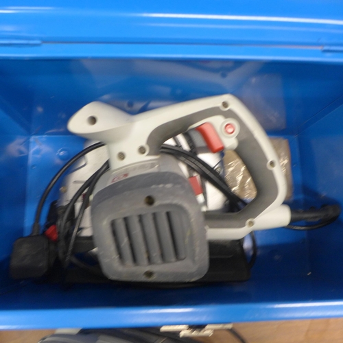 5106 - A quantity of power tools including a Black and Decker KS633E, 400W, 240V jigsaw with spare blades, ... 