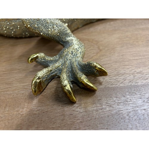 3010 - A gold lizard wall decoration, 60cms l (777017)   #