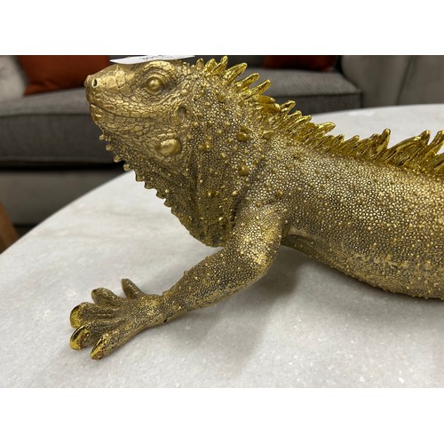 3011 - A gold lizard wall decoration, 60cms l (777017)   #