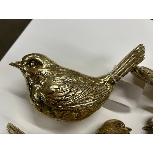 3077 - A set of four birdie all decorative hooks in gold