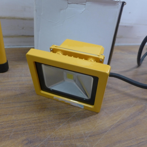 5347 - A boxed sample 110v LED cob light with tripod stand* This lot is subject to VAT