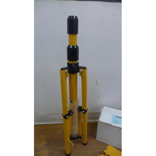 5347 - A boxed sample 110v LED cob light with tripod stand* This lot is subject to VAT