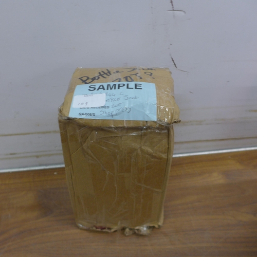 5366 - Two boxed sample 20 tonne hydraulic bottle jacks* This lot is subject to VAT