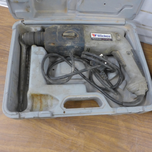 5322 - A cased Erbauer EBJ860, 240V biscuit jointer, a Ryobi R18JS, 18V cordless jigsaw and a Wickes 230V, ... 