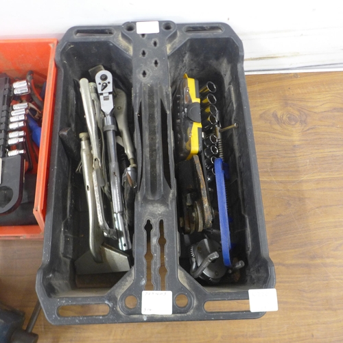 5325 - A quantity of assorted tools and other items including a Clarke Pro socket set, a bench vice, clamps... 