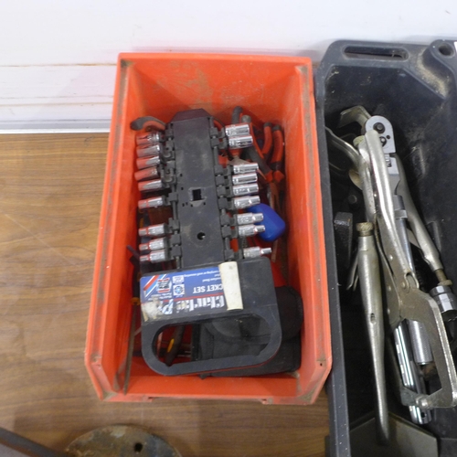 5325 - A quantity of assorted tools and other items including a Clarke Pro socket set, a bench vice, clamps... 