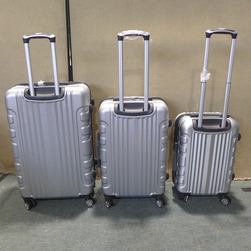 6025 - Three Piece Silver Suitcase Set, Large/Medium/Carry-on (349-62) *This lot is subject to VAT