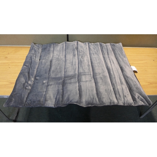 6027 - Husky Fur Heated Throw And a Scruffs Roll Up Travel Bed  (349-231,247) *This lot is subject to VAT