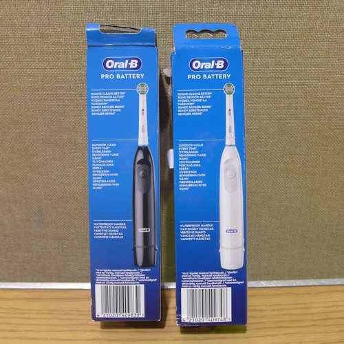 Two Oral-B Db5 Toothbrushes (350-233) *This lot is subject to VAT