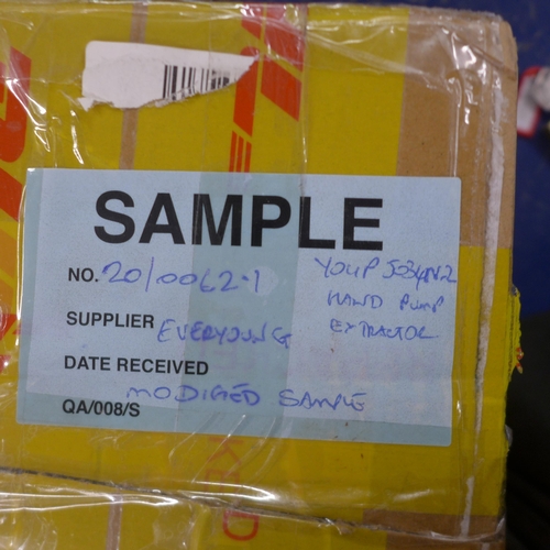 5412 - A boxed sample Yolip 5034N-2 oil extractor 6ltr hand pump* This lot is subject to VAT