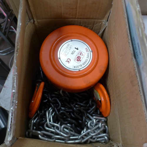 5413 - A boxed sample 1 tonne capacity HSZ type chain block* This lot is subject to VAT