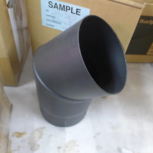 5417 - A boxed sample 125MM X135 bend N/D 1.00mm vitreous flue* This lot is subject to VAT