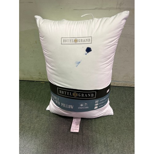 6049 - Two Hotel Grand pillows  (349-321,322) *This lot is subject to VAT