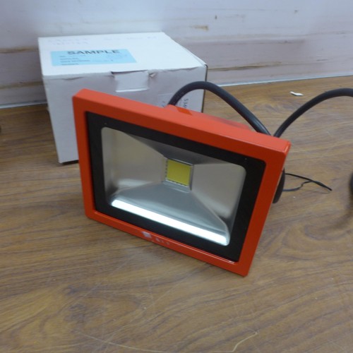 5350 - A boxed sample 240v LED cob light with tripod stand* This lot is subject to VAT