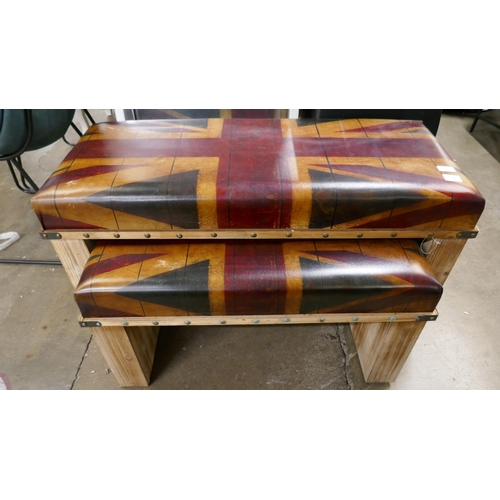 3322 - A Union Jack pair of benches