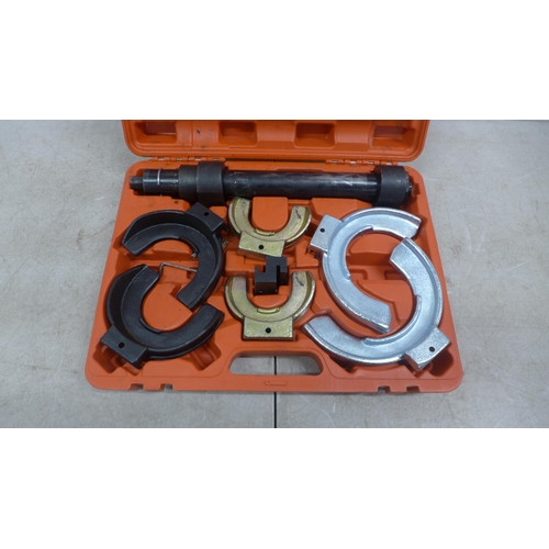 5004 - A cased heavy duty three size car/van road spring compressor